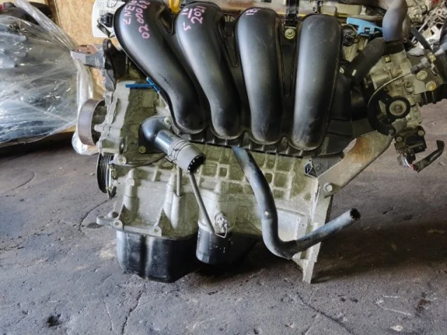 Двигатель без навесного для Toyota RAV4 XA20 3 door 2000-2005 на фотографиях