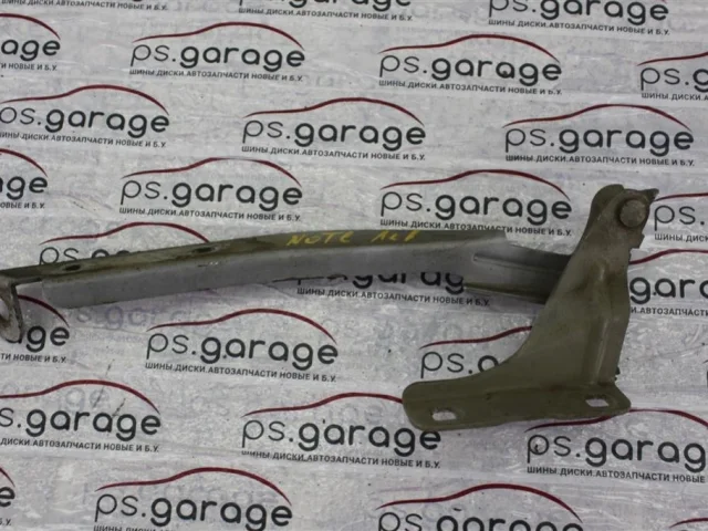 Петля капота левая для Nissan Note E11 2005-2012 на фотографиях