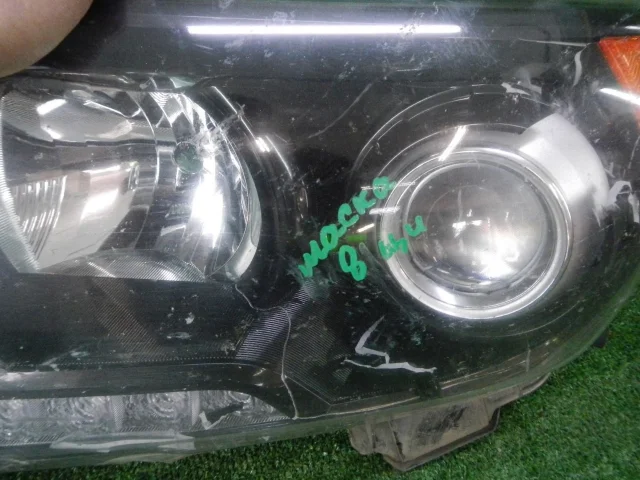 Фара левая для Toyota Land Cruiser 200 2007-2015 на фотографиях