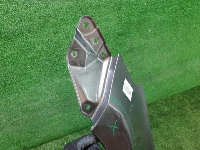 Крылья для Toyota Corolla E170 Седан (EU) 2012-2016 на фотографиях