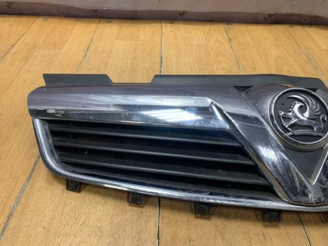 Решетка радиатора для Opel Zafira B 2005-2015 на фотографиях