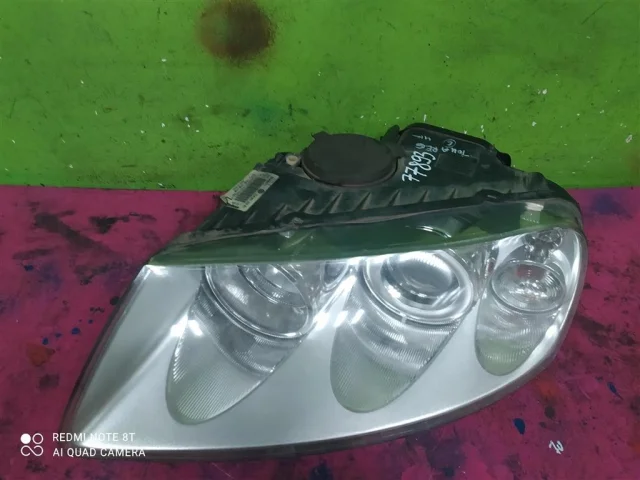 Фара ксенон левая для Volkswagen Touareg I (7L) 2002-2010 на фотографиях