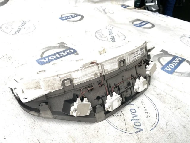 Приборная панель для Volvo XC90 I C 2002-2014 на фотографиях