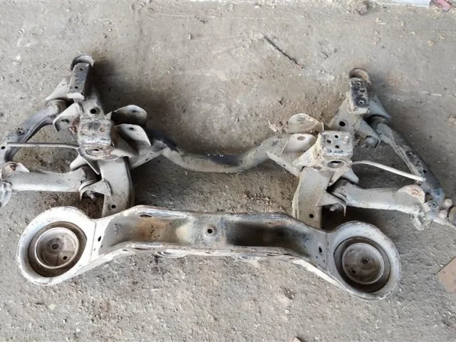 Задняя балка для Mitsubishi Pajero V90 5dr rest I 2011-2015 на фотографиях