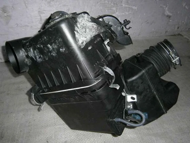 Корпус воздушного фильтра для Toyota RAV4 XA30 2005-2012 на фотографиях