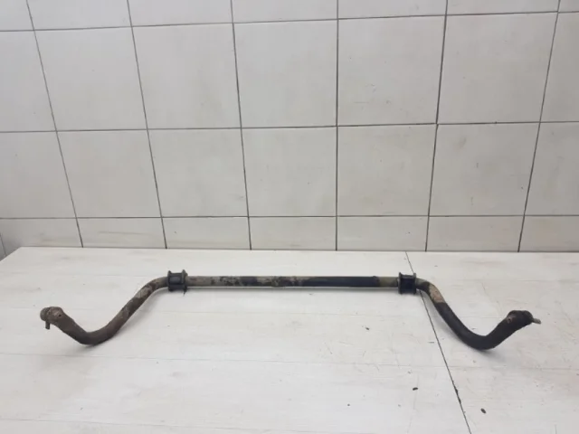 Стабилизатор поперечной устойчивости передний для Mitsubishi Pajero V30/V40 5dr 1990-2000 на фотографиях