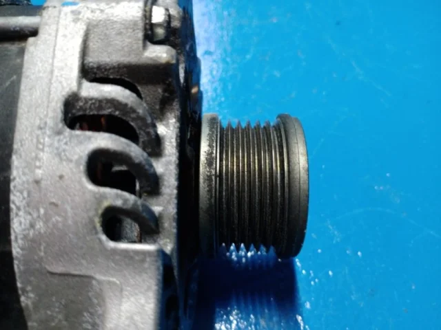 Генератор для Mazda CX 5 KE 2011-2017 на фотографиях