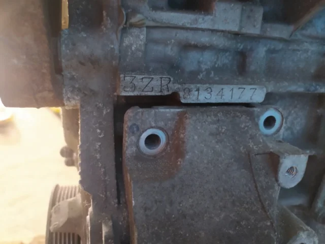 Двигатель без навесного для Toyota RAV4 XA30 2005-2012 на фотографиях