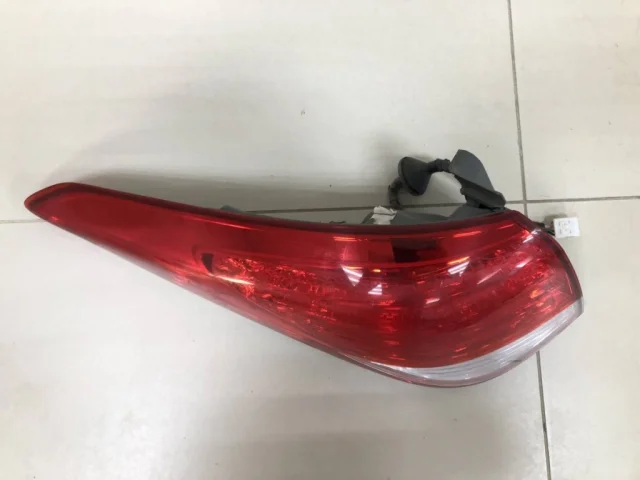 Фонарь левый для Hyundai i40 1 Седан 2011-2015 на фотографиях
