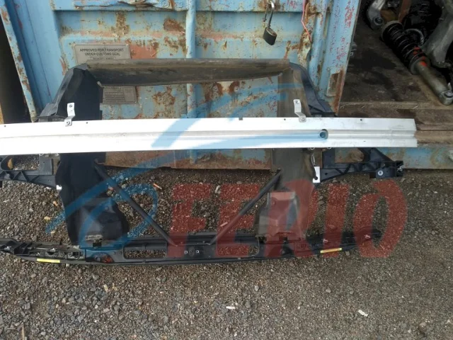 Панель радиатора (телевизор) для BMW X3 Е83 2003-2010 на фотографиях