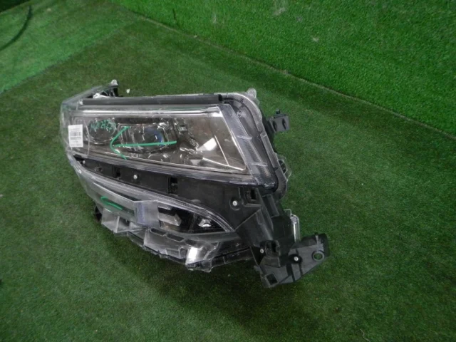 Фара ксенон левая для Toyota Alphard H30 2015+ на фотографиях