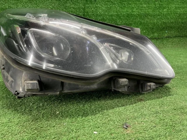 Фара правая для Mercedes-Benz E class C207 2009-2017 на фотографиях