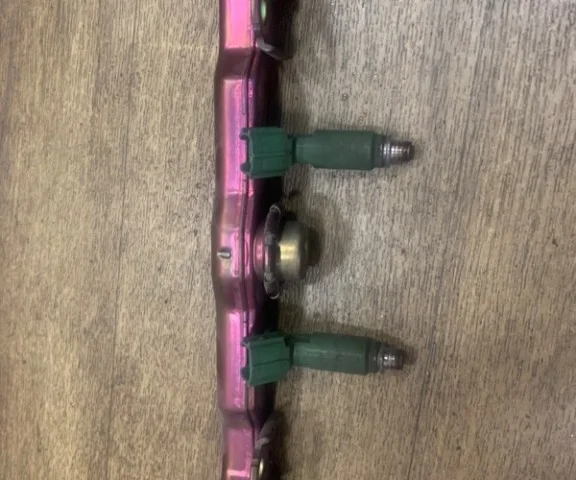 Форсунка топливная для Toyota Corolla E140/E150 Седан 2006-2013 на фотографиях