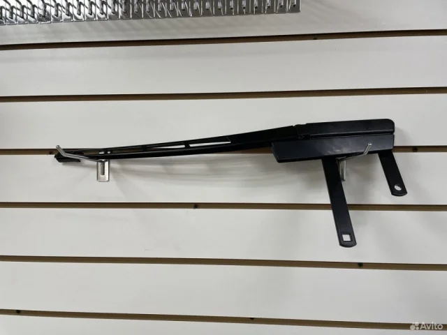 Поводок лобового стеклоочистителя правый для Audi Q7 4L 2005-2015 на фотографиях