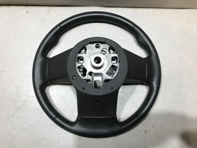 Руль для Nissan Pathfinder R51 2004-2014 на фотографиях