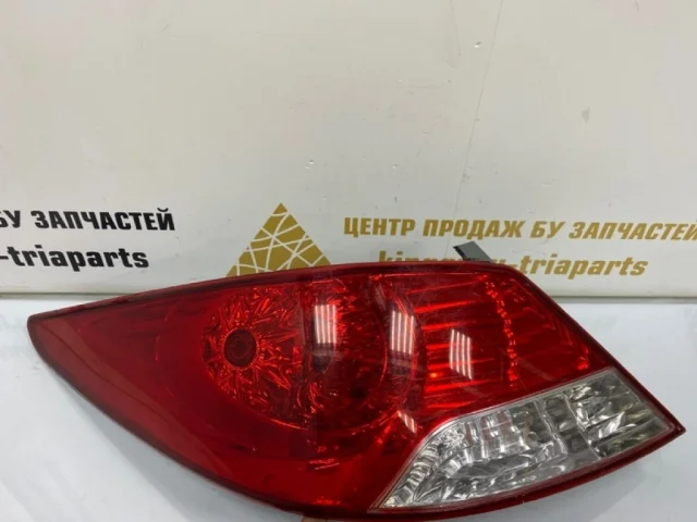 Фонарь левый для Hyundai Solaris 1 RB (2011-2013) на фотографиях