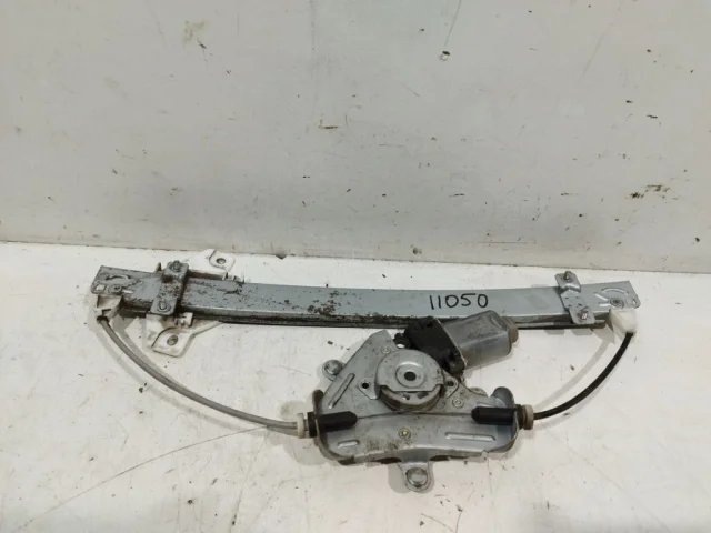 Мотор стеклоподъемника передний левый для Hyundai Solaris 1 рестайлинг 2014-2017 на фотографиях