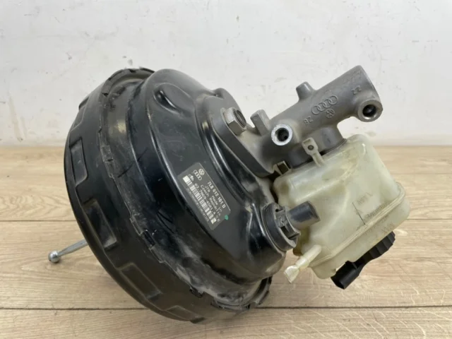 Вакуумный усилитель тормозов для Audi Q7 4L 2005-2015 на фотографиях