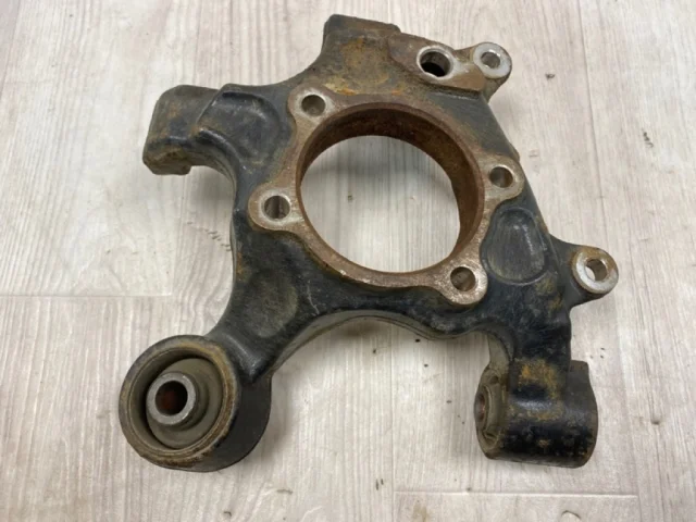 Кулак задний левый для Mitsubishi Pajero V90 5dr rest I 2011-2015 на фотографиях