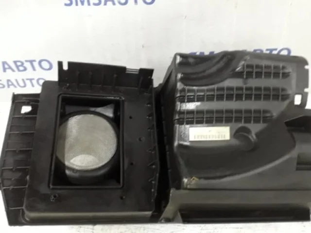 Корпус воздушного фильтра для Volvo C30 MK 2006-2013 на фотографиях