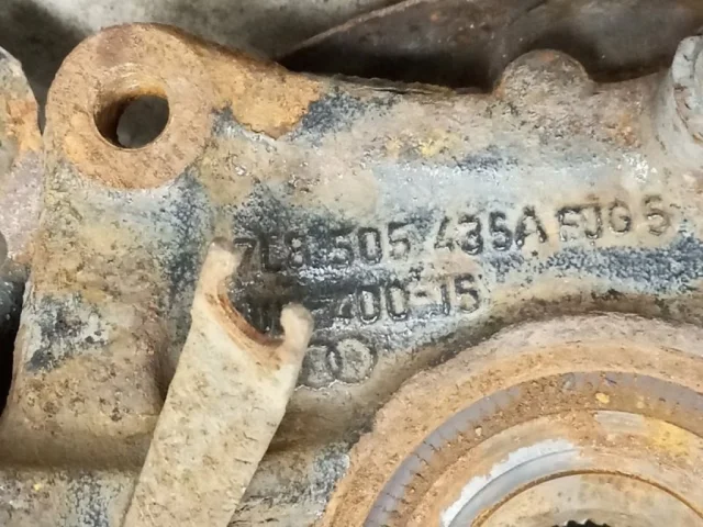 Кулак задний левый для Audi Q7 4L 2005-2015 на фотографиях