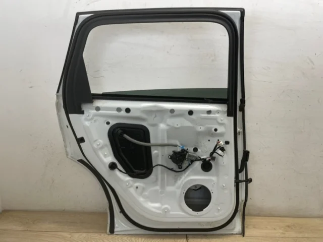 Дверь задняя левая для Audi Q7 4M 2015+ на фотографиях