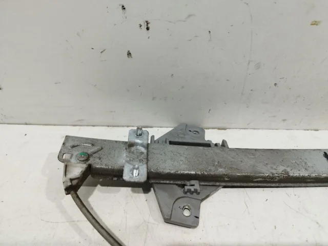 Мотор стеклоподъемника передний левый для Hyundai Solaris 1 рестайлинг 2014-2017 на фотографиях