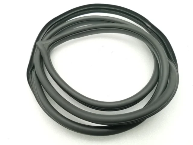 Уплотнитель передней правой двери для Hyundai Solaris 2 (2017-2022) на фотографиях