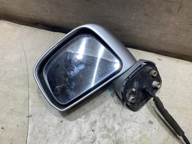 Стекла и зеркала для Nissan Tiida C11 Хэтчбек 2007-2014 на фотографиях