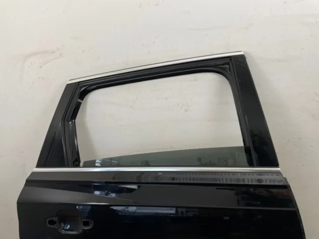 Дверь задняя правая для Audi Q7 4M 2015+ на фотографиях