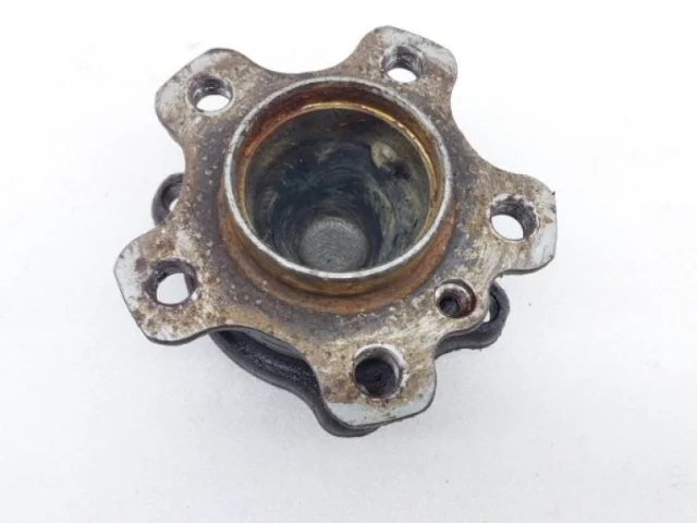 Ступица колеса передняя правая для BMW 5er Ф10 2010-2013 на фотографиях