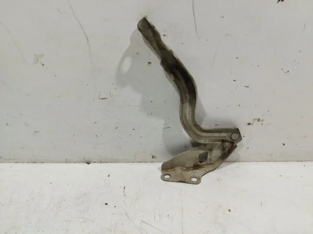 Петля капота левая для Hyundai Solaris 1 рестайлинг 2014-2017 на фотографиях