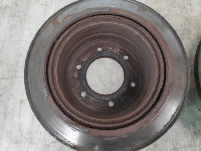 Диски тормозные задние (комплект) для Mitsubishi Pajero Sport KH0 2008-2013 на фотографиях