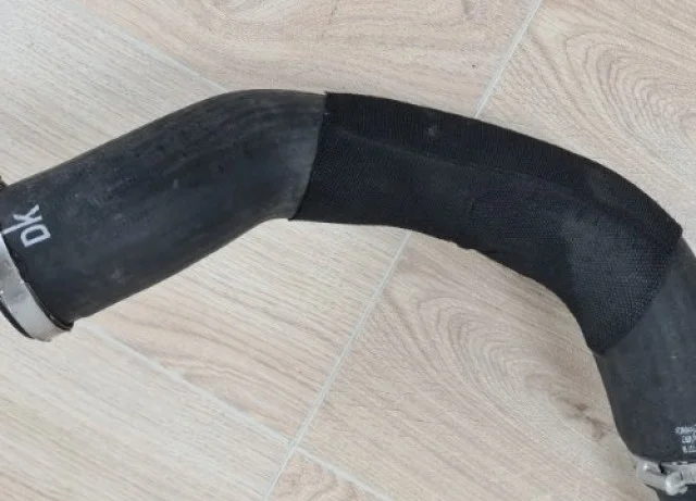 Патрубок интеркулера для Audi Q7 4M 2015+ на фотографиях