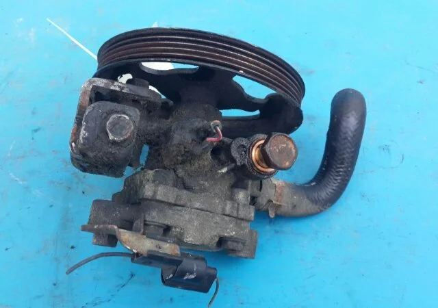 Насос ГУР для Mitsubishi Lancer 9 Седан CS 2003-2010 на фотографиях