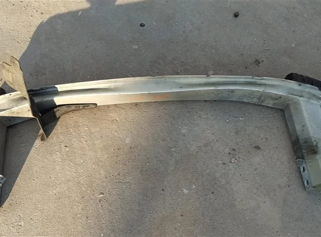 Усилитель переднего бампера для Opel Zafira C 2011-2015 на фотографиях