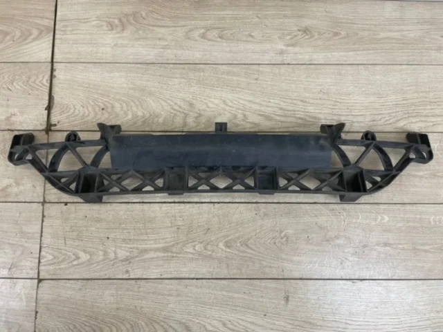 Кронштейн заднего бампера левый для Audi Q7 4L 2005-2015 на фотографиях