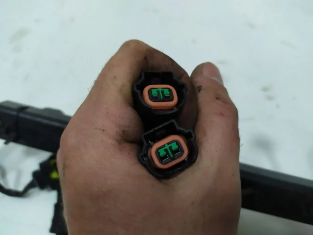 Проводка моторного отсека для Hyundai Solaris 1 рестайлинг 2014-2017 на фотографиях