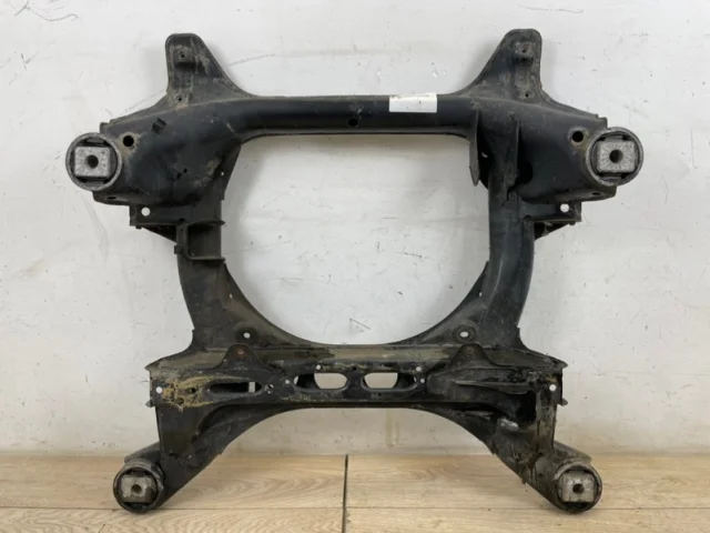 Подрамник двигателя для Volkswagen Touareg I (7L) 2002-2010 на фотографиях