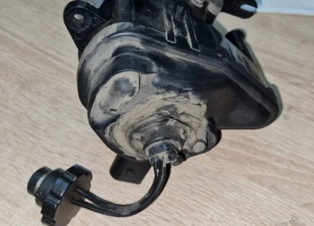 Противотуманка (ПТФ) передняя левая для Audi Q7 4L 2005-2015 на фотографиях