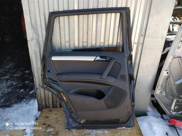 Уплотнитель передней правой двери для Audi Q7 4L 2005-2015 на фотографиях