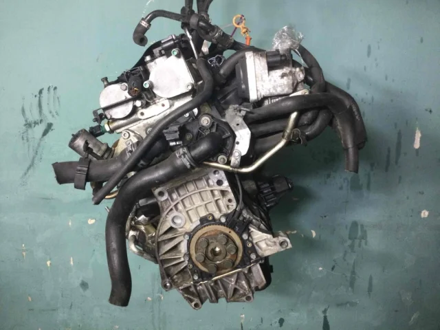 Двигатель без навесного для Volkswagen Polo IV Седан (9N2) 2003-2005 на фотографиях