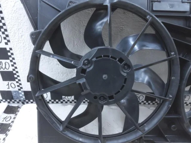 Диффузор вентилятора для Ford Explorer U502 2011-2016 на фотографиях