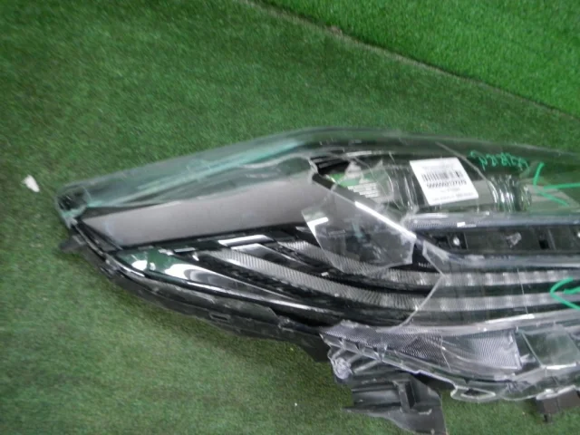 Фара ксенон левая для Toyota Alphard H30 2015+ на фотографиях