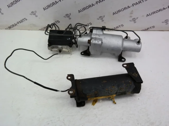 Блок клапанов пневмоподвески для Lexus LX J200 2007-2015 на фотографиях