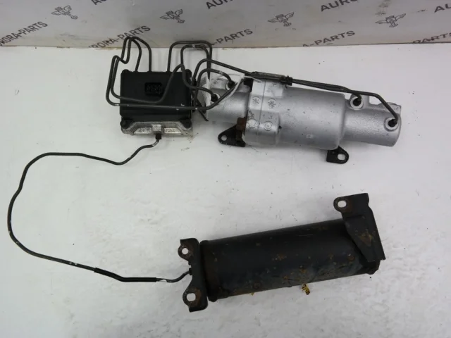 Блок клапанов пневмоподвески для Lexus LX J200 2007-2015 на фотографиях