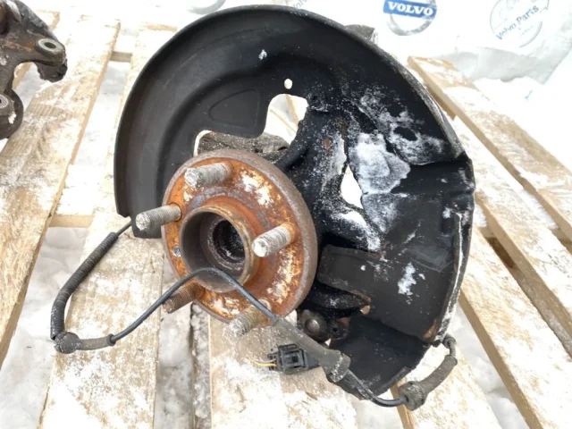 Кулак поворотный правый для Land Rover Range Rover Evoque L538 2011-2015 на фотографиях