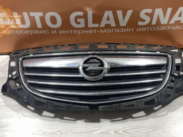 Молдинг решетки радиатора для Opel Insignia Универсал A 2008-2017 на фотографиях