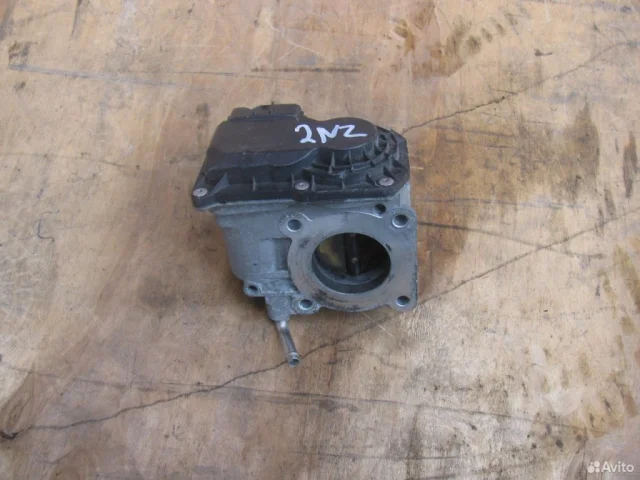 Дроссельная заслонка для Toyota Corolla E120 Седан (JDM) 2000-2006 на фотографиях