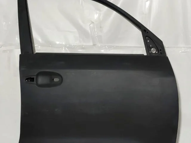 Дверь передняя правая для Toyota Land Cruiser 200 2007-2015 на фотографиях